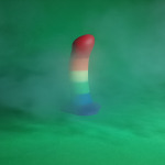 Dildo Fun Factory Amor Pride Edição especial Fun Factory imagem em fundo verde esfumaçado